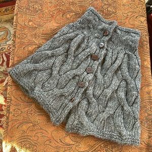 ETSY capelet alpaca wool hand knit gray Heather chunky gorgeous wooden buttons